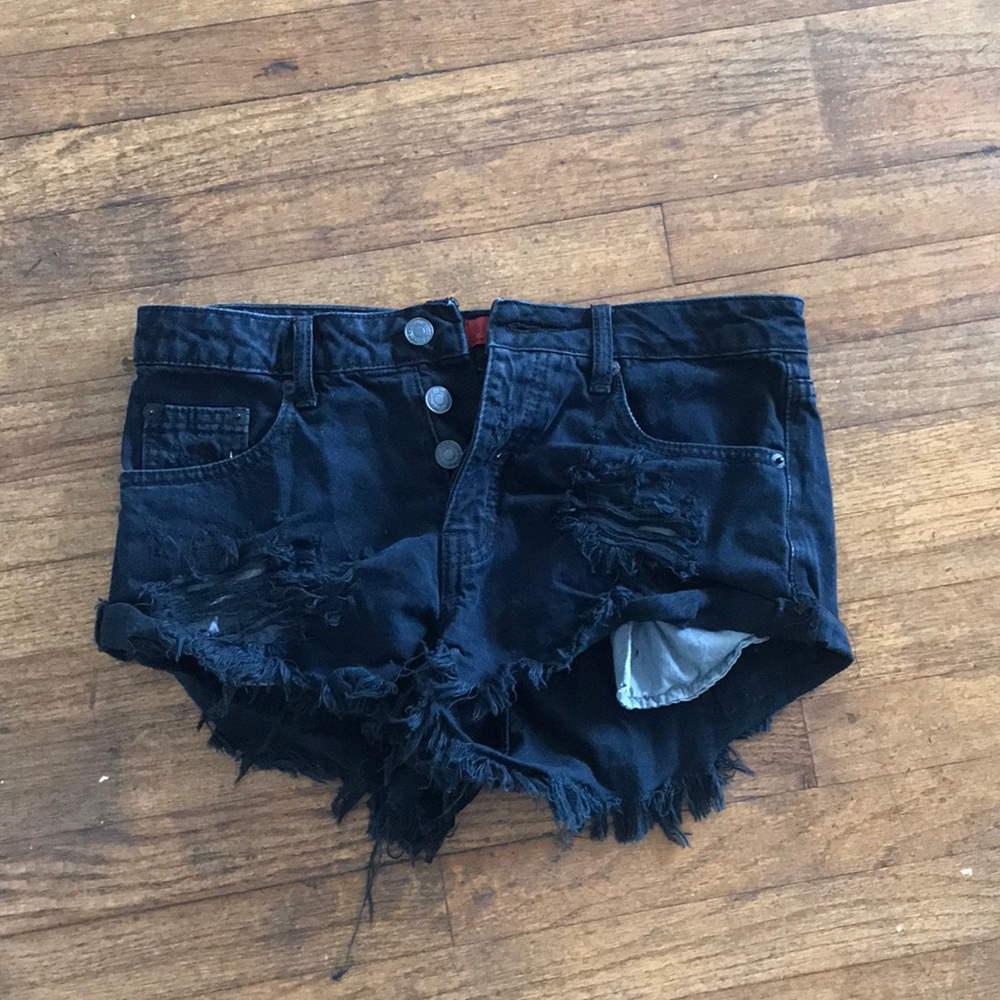 Black distressed shorts!